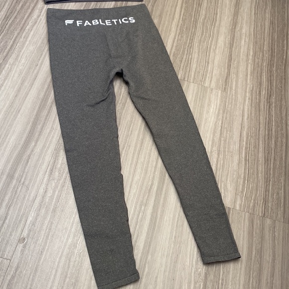FABLETICS Set Sports/Yoga Bra & High-rise Leggings LOGO - Picture 3 of 7